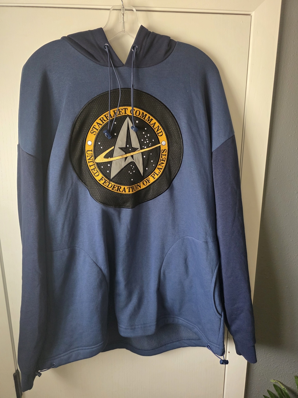 Star Trek Voyager Starfleet Command BoxLunch Exclusive Hoodie XL